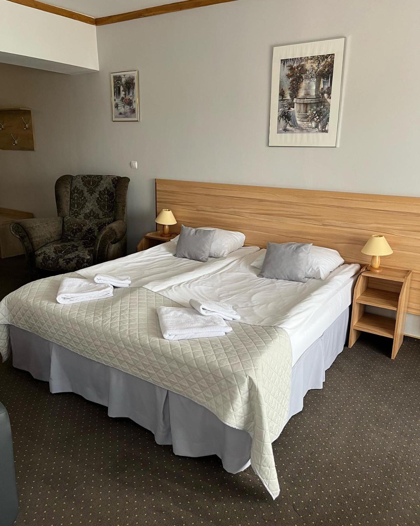 Eva Hotel มรุงโกโว ภายนอก รูปภาพ